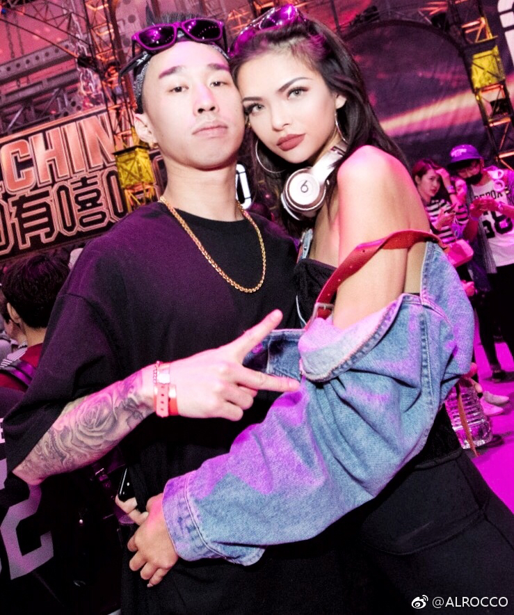 美国第一女rapper,地下rapper表演 中国有嘻哈的rapper们的女朋友也太好看了!一个比一个