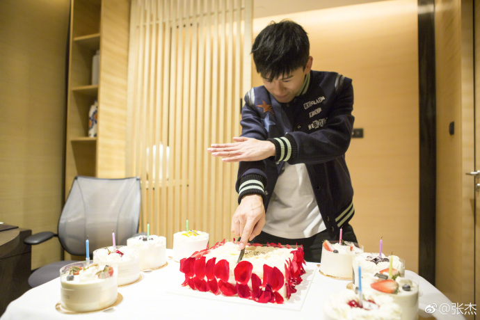张杰迎来自己35岁生日，何老师为何表示不准备送礼呢？