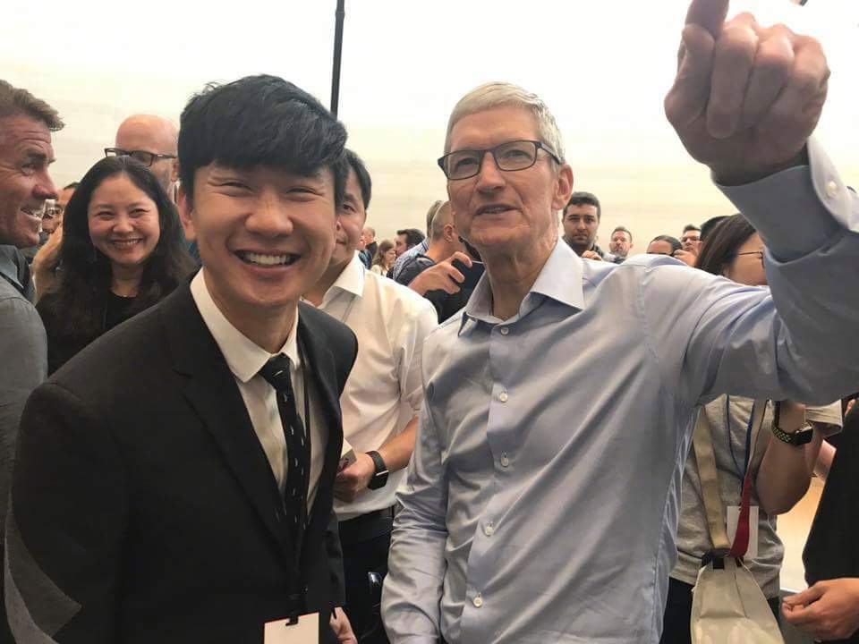 林俊杰现身Apple新品发布会，直播与网友互动聊天