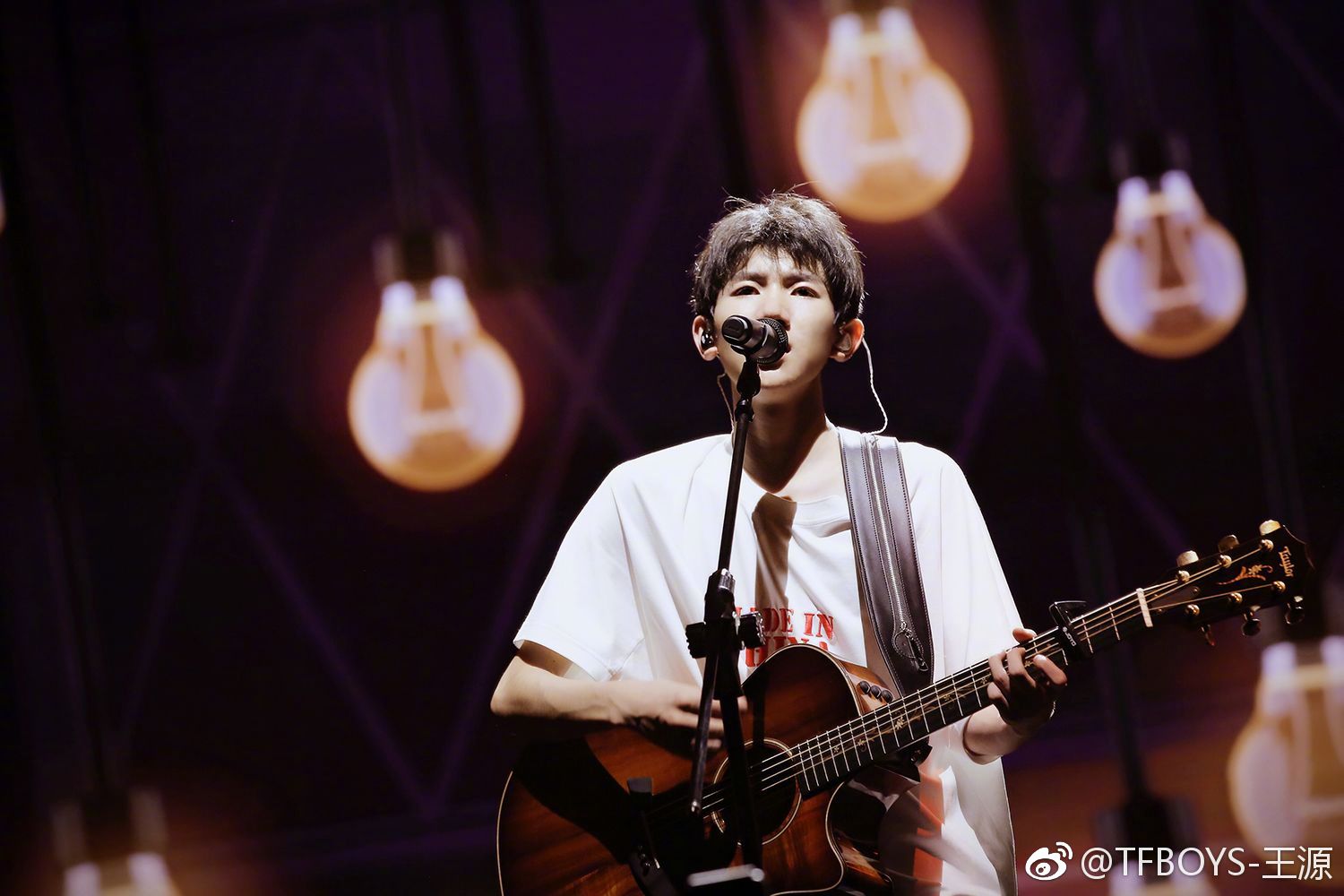王源加盟东方卫视《青春旅社》，看少年idol如何延续青春力量