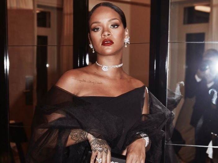 Rihanna_09-15-2017-703x527.jpg