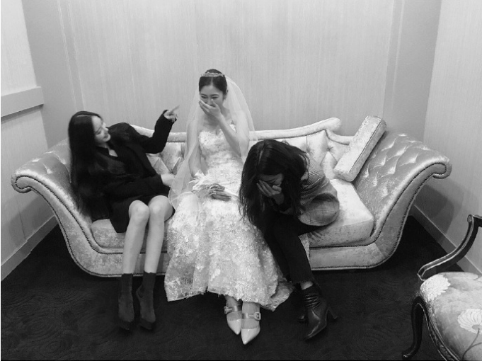 T-ARA孝敏INS分享自己参加闺蜜婚礼照片，网友送上祝福