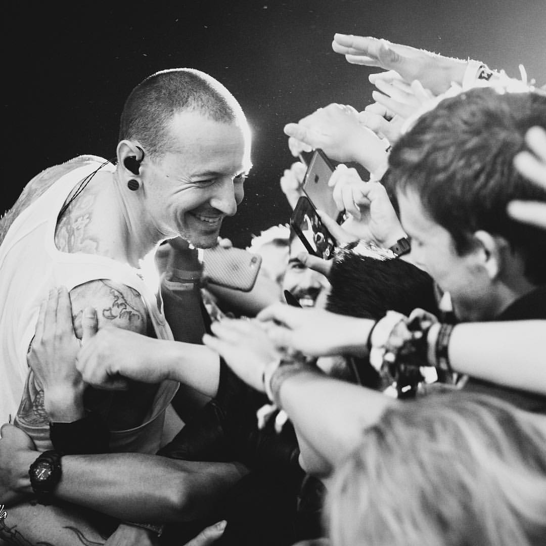 Linkin Park发布最新MV, 致敬已故主唱Chester Bennington