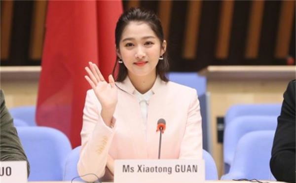 易烊千玺作为中国青年代表出席会议，世卫总部发表全英文演讲！