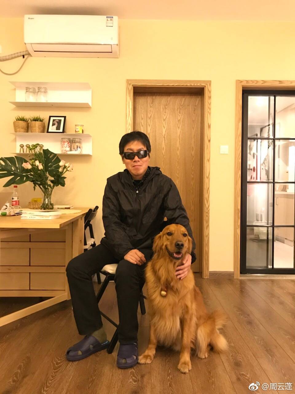 周云蓬杭州演出，多家酒店拒绝其导盲犬入住