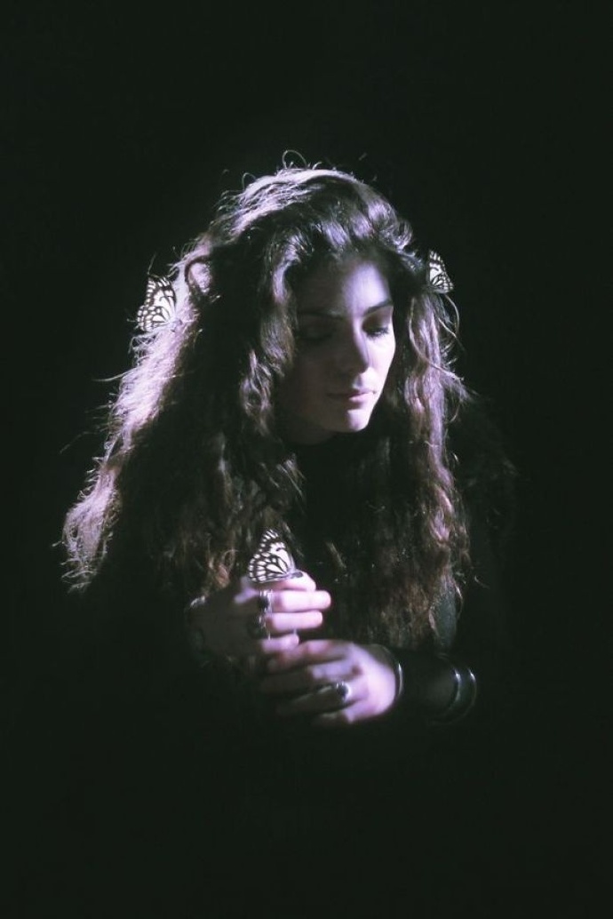 年少成名的Lorde迎来21岁生日，新一代的摇滚女杰