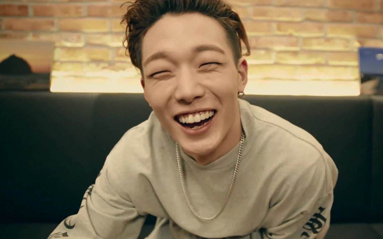 满满恋爱气息，IKON成员BOBBY新单日文版MV上线