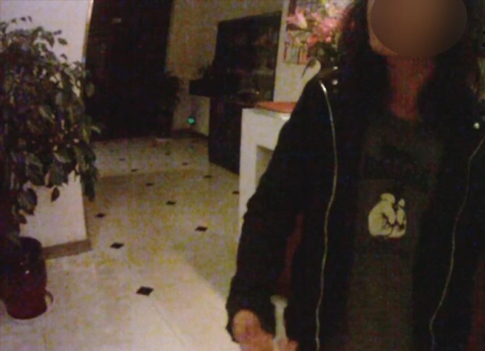 马赛克乐队主唱夏颖凌晨醉酒，身穿短裤回错酒店遭报警