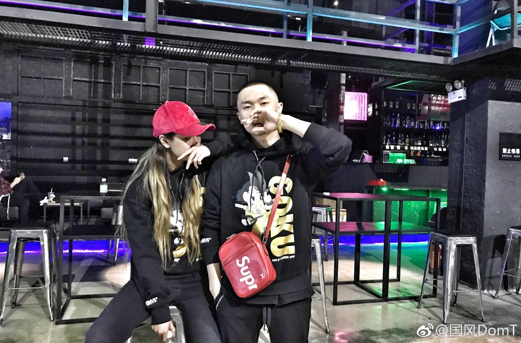 情侣档又来撒狗粮了，楊佬叁、Dom.T发布腻人新单